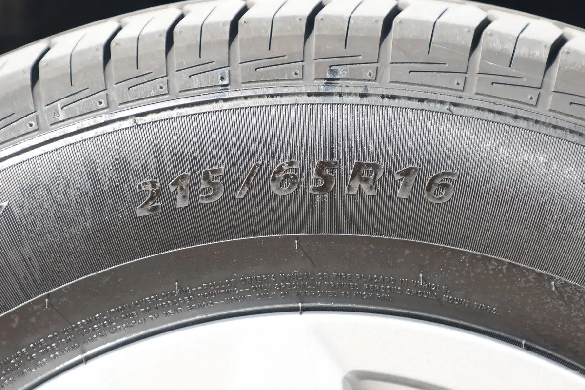 锐胜王牌M72.0L 长轴精英型 9座动力底盘