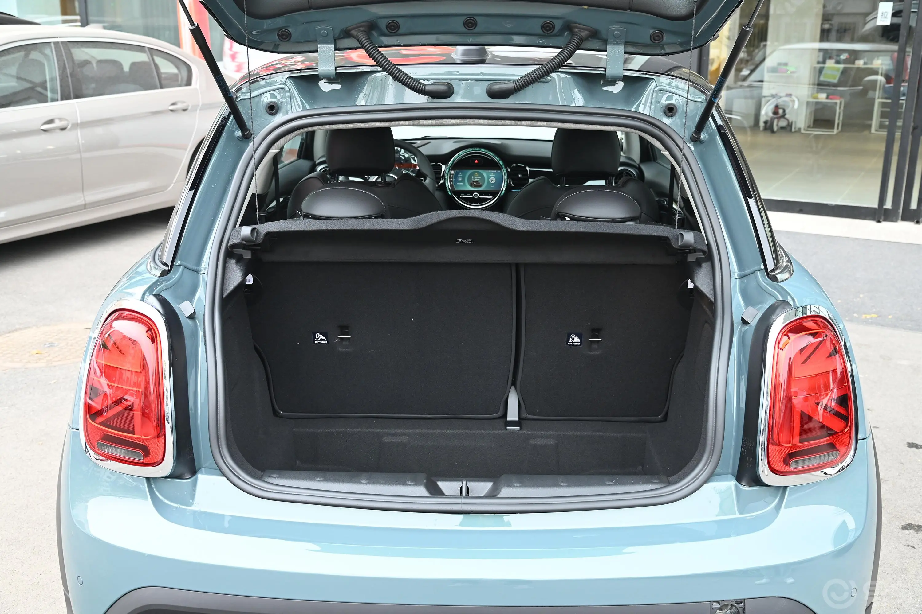 MINI1.5T COOPER 弧光特别版后备厢空间特写