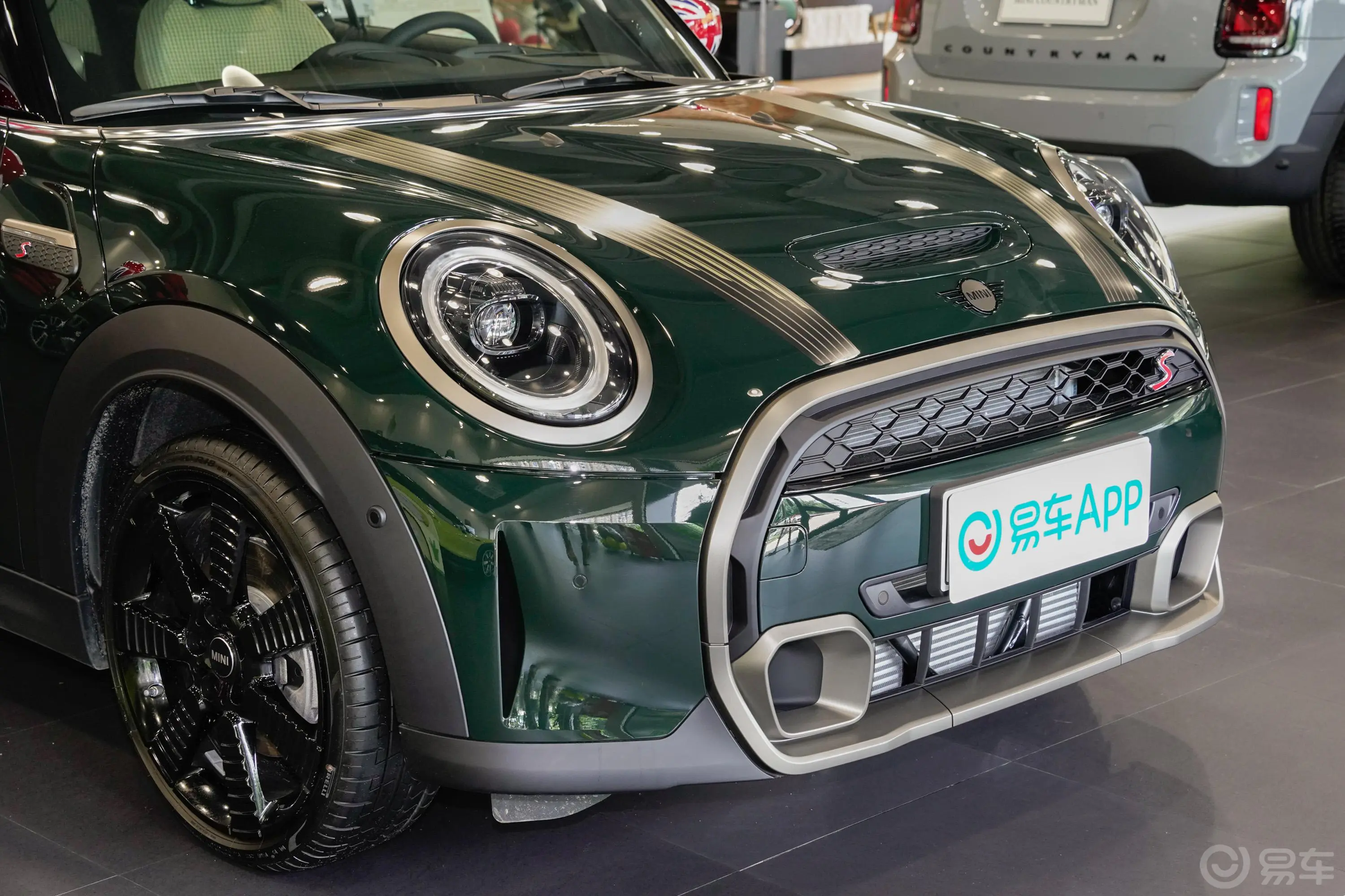 MINI CABRIO2.0T COOPER S CABRIO 执迷特别版前格栅侧俯拍