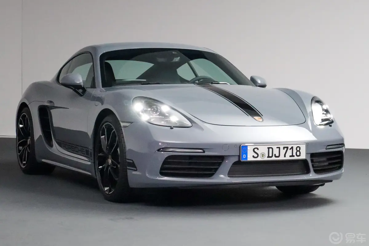 保时捷718Cayman Style Edition 2.0T侧前45度车头向右水平