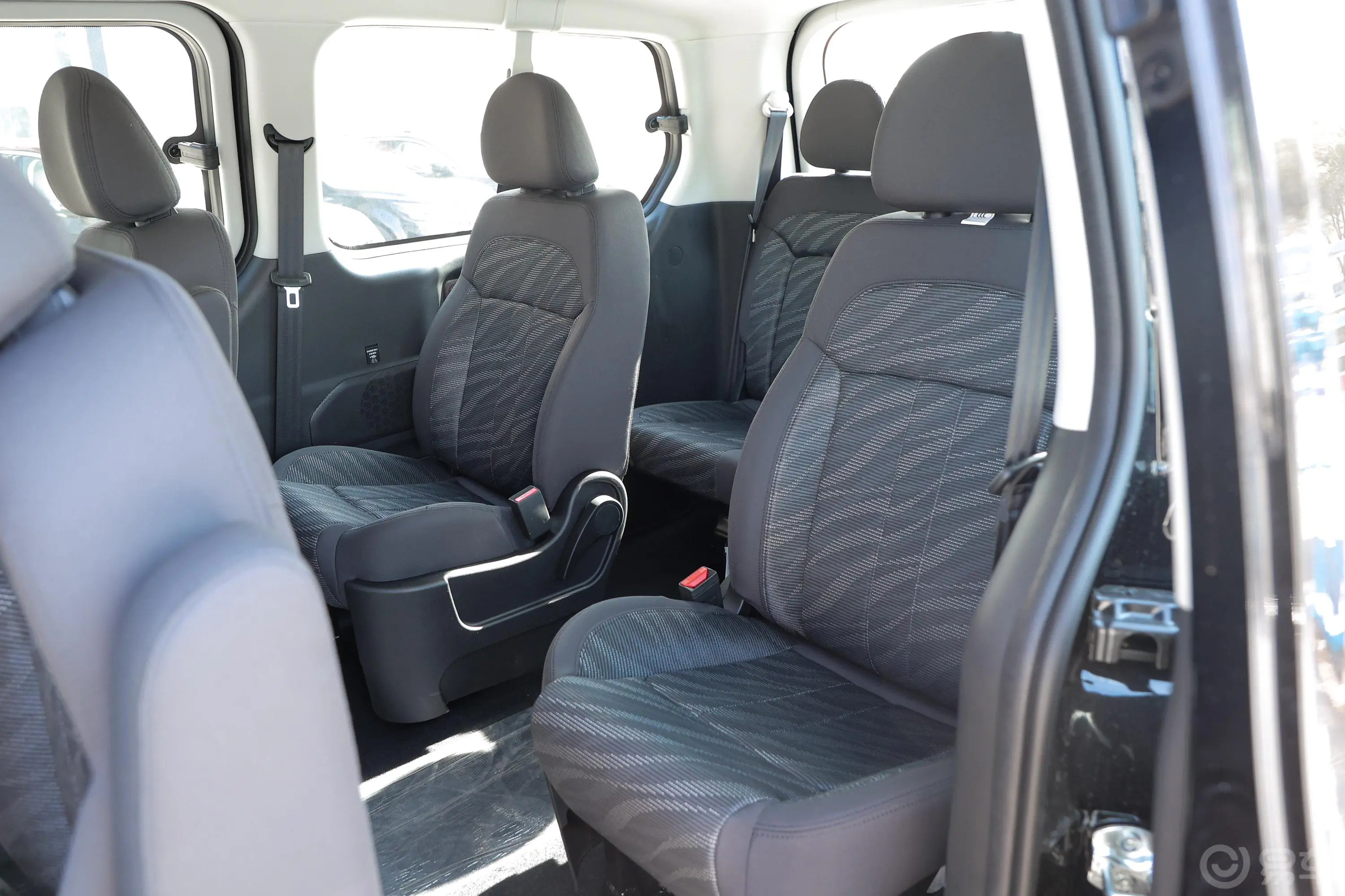 菱智PLUS旅行版 2.0L 手动 舒适型 9座第三排座椅