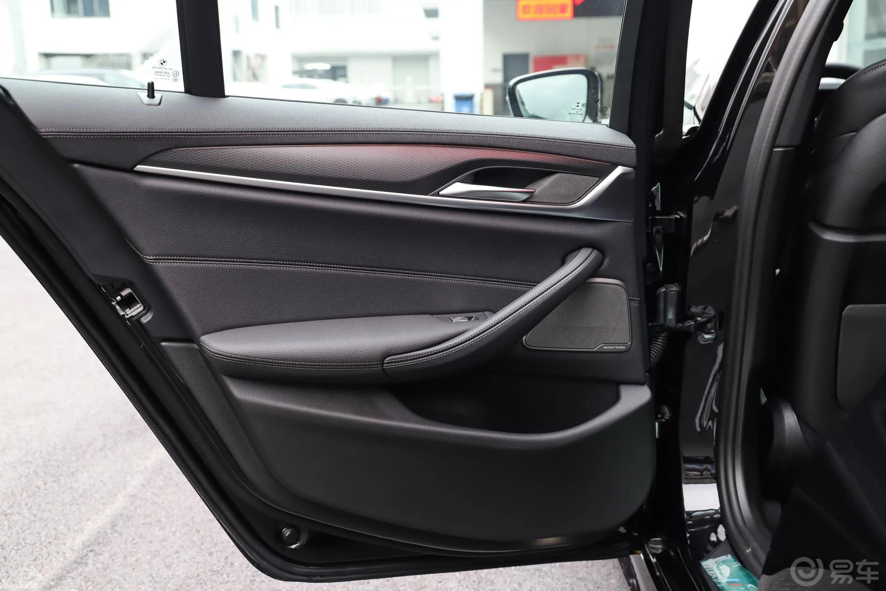 宝马5系(进口)改款二 530i 风尚版 M运动套装驾驶员侧后车门