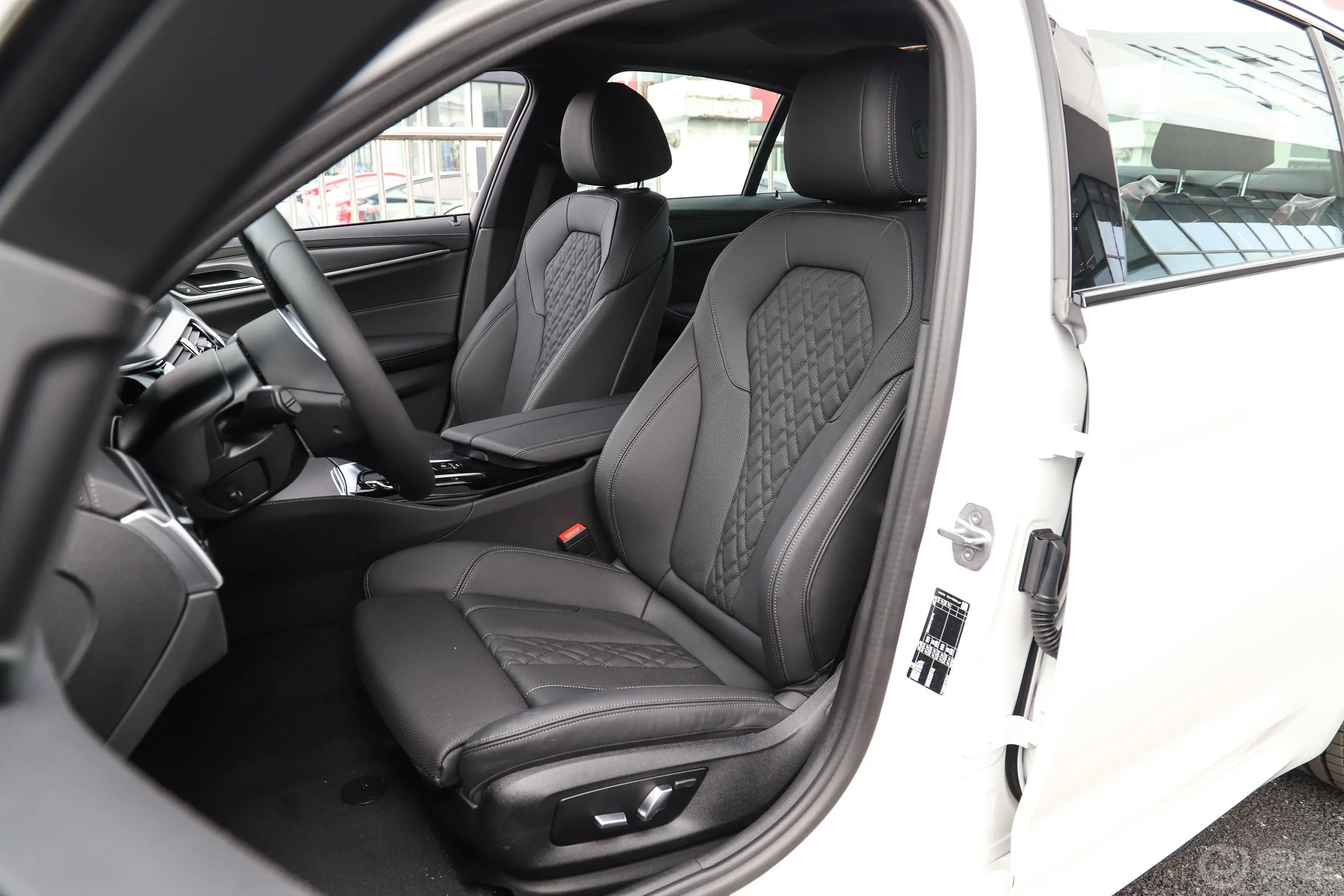宝马5系(进口)改款二 525i M运动套装驾驶员座椅