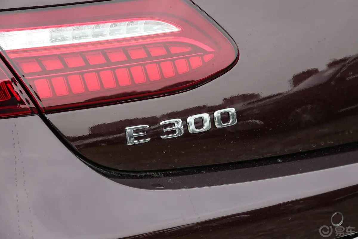 奔驰E级(进口)E 300 轿跑车外观细节