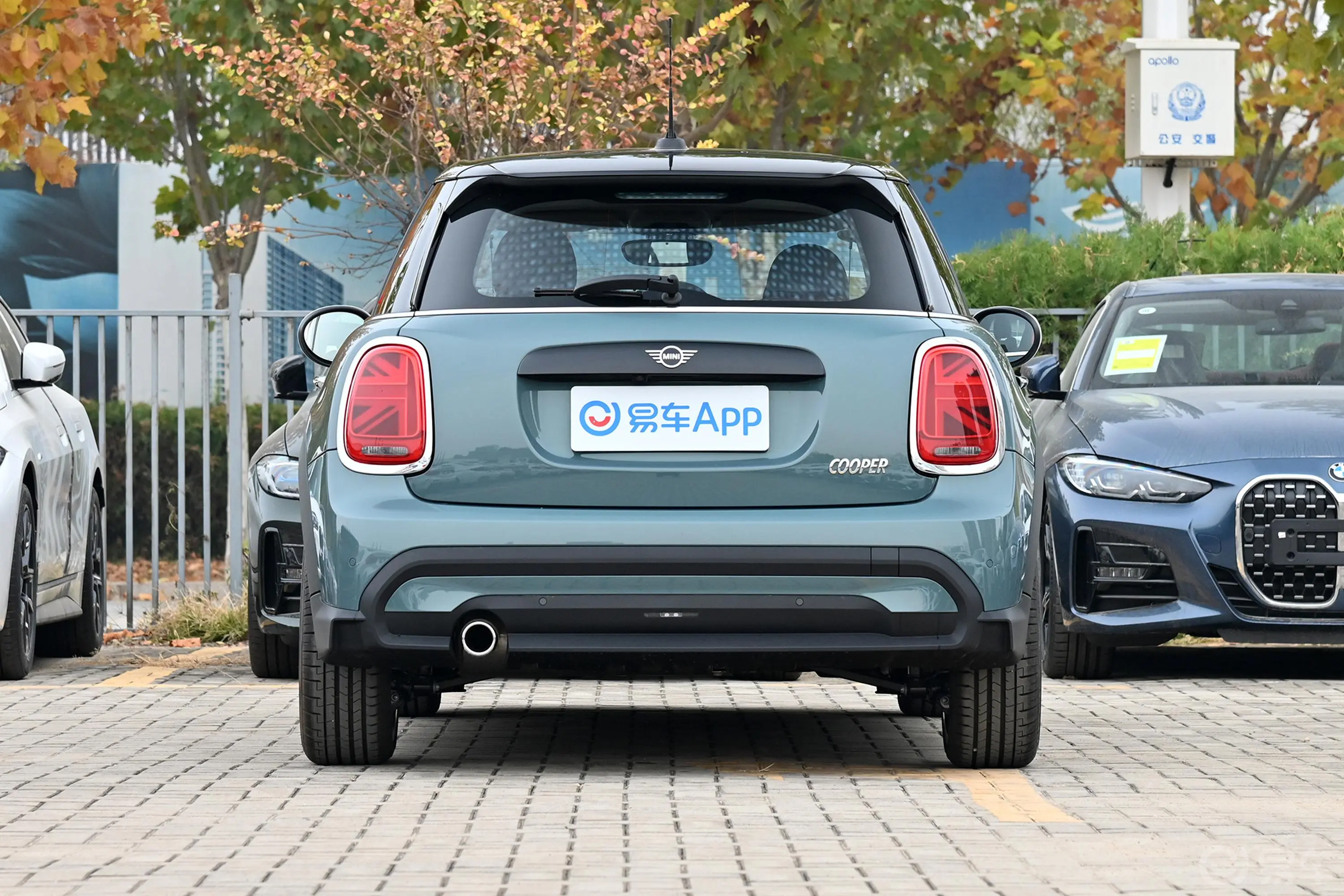 MINI1.5T COOPER 弧光特别版 五门版正后水平