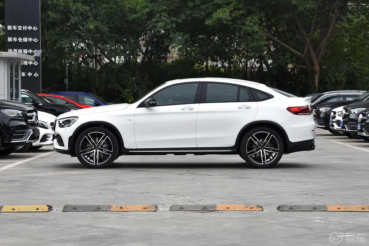 奔驰GLC轿跑 AMGAMG GLC 43 4MATIC 轿跑SUV正侧车头向左水平