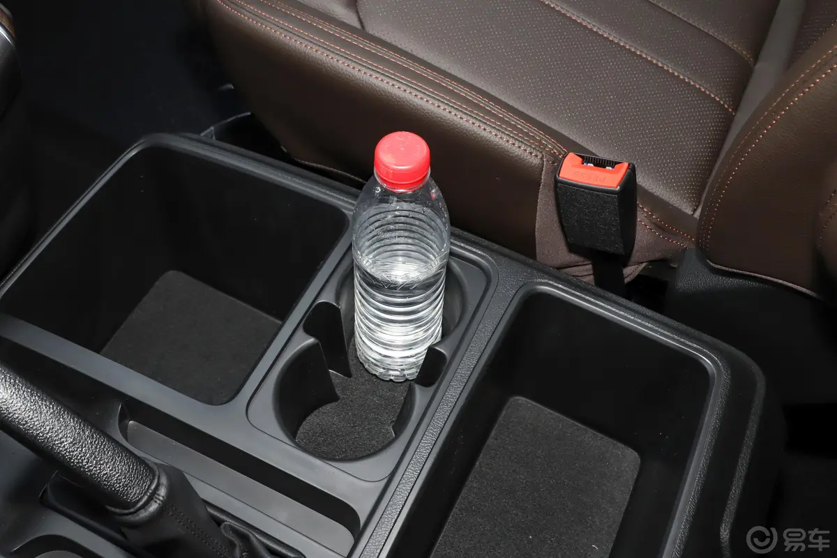 菱智PLUS旅行版 2.0L 手动 豪华型 9座中控