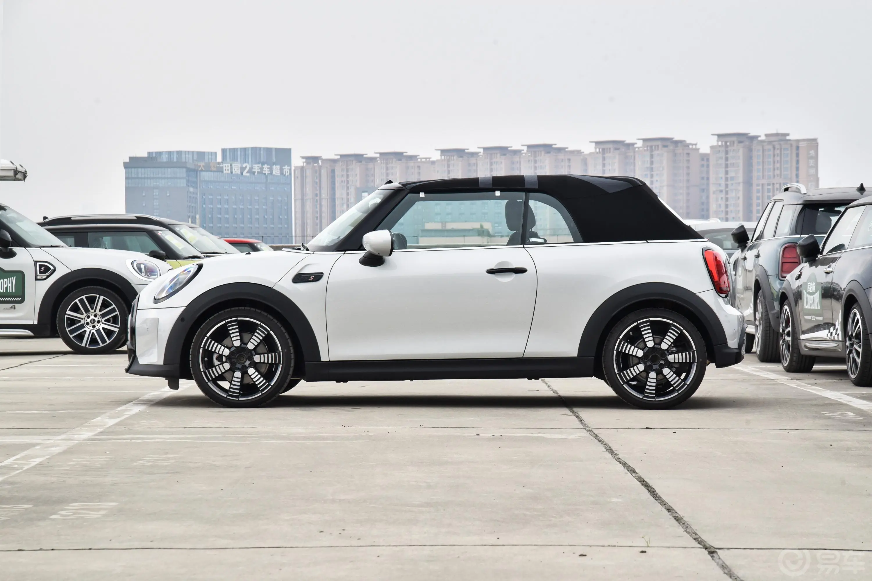 MINI CABRIO改款 2.0T COOPER S CABRIO 艺术家正侧车头向左水平