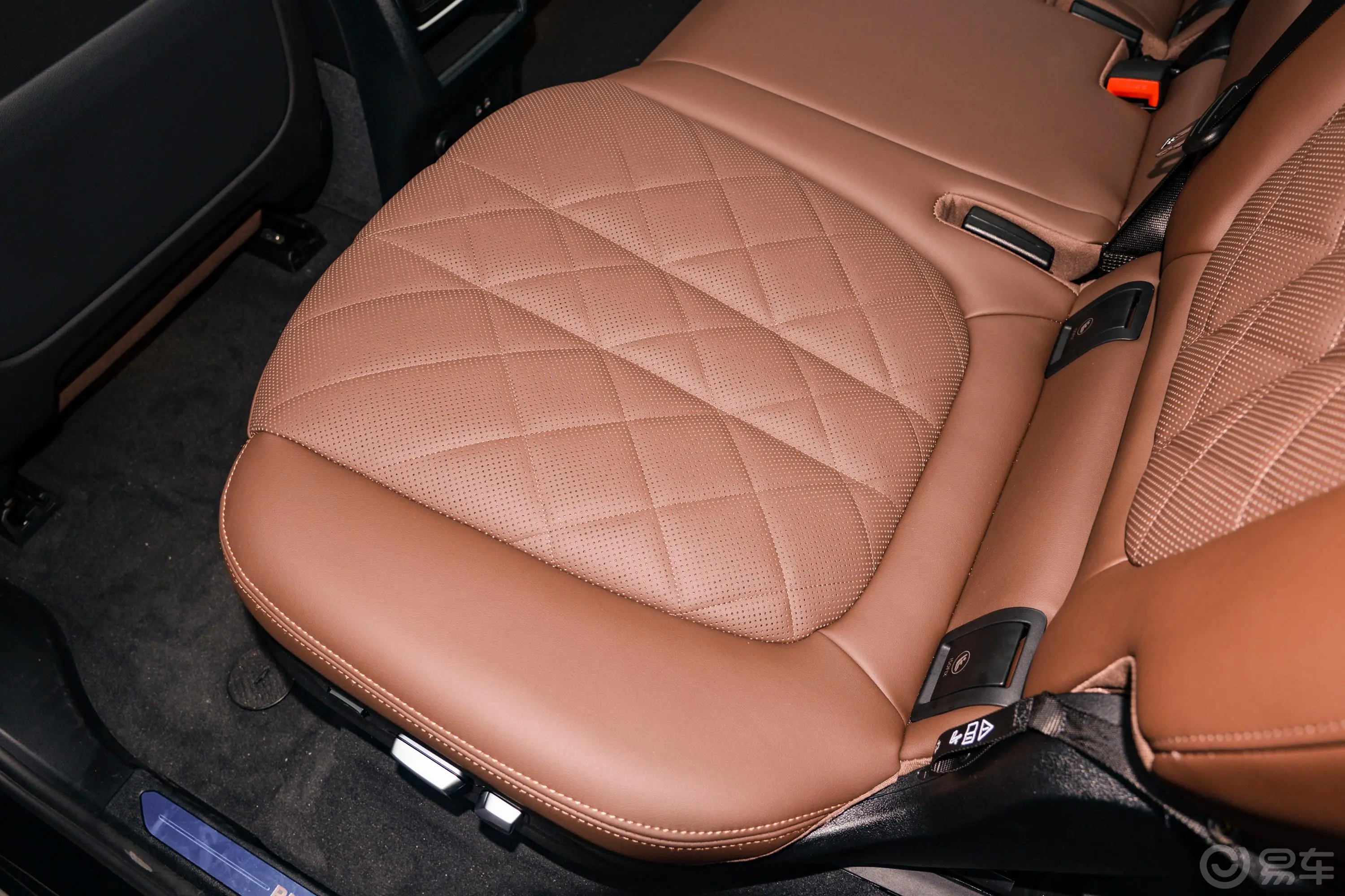 宝马X7xDrive40i 领先型 豪华套装后排空间