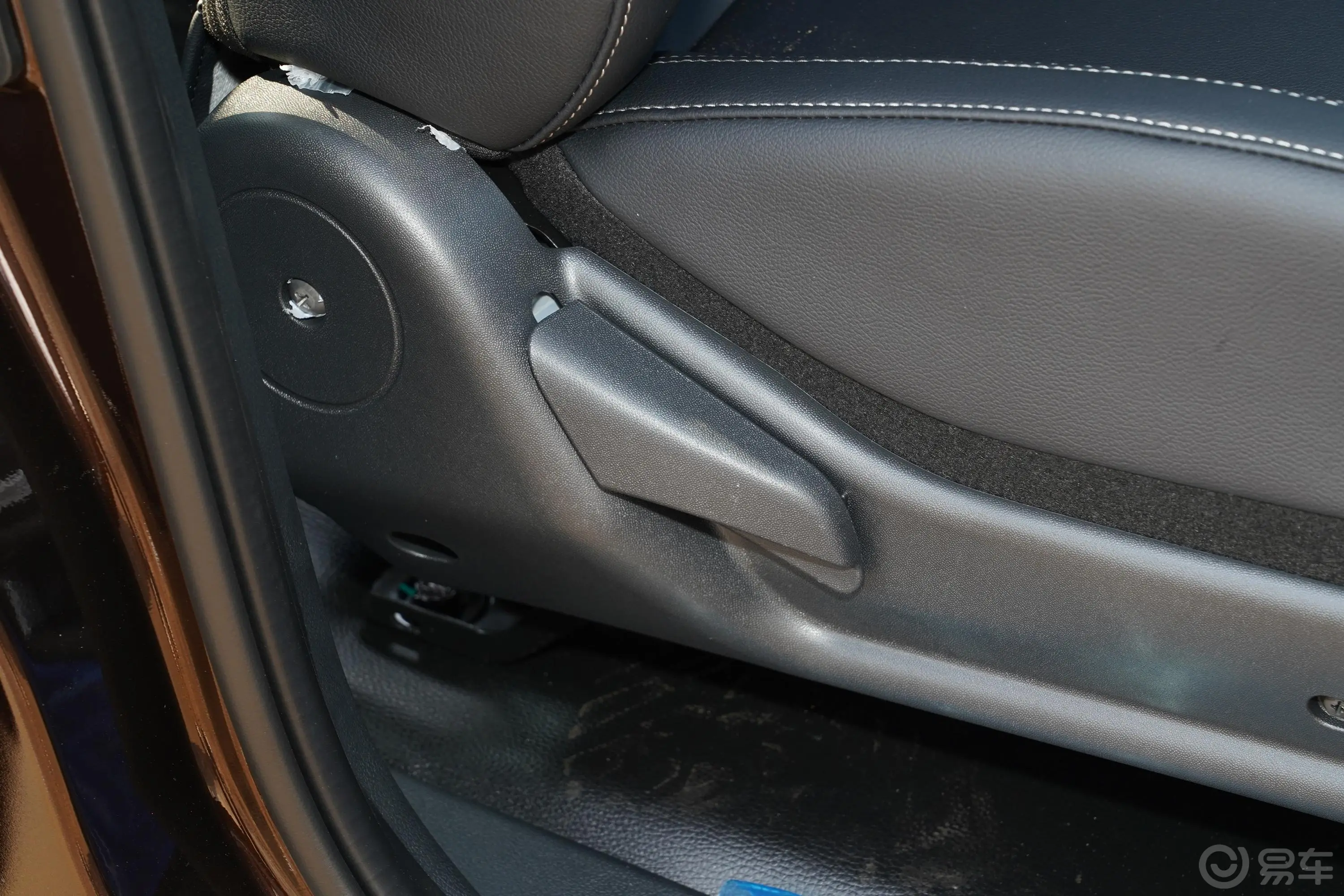 宝典1.8T 两驱标轴舒享版 汽油副驾座椅调节