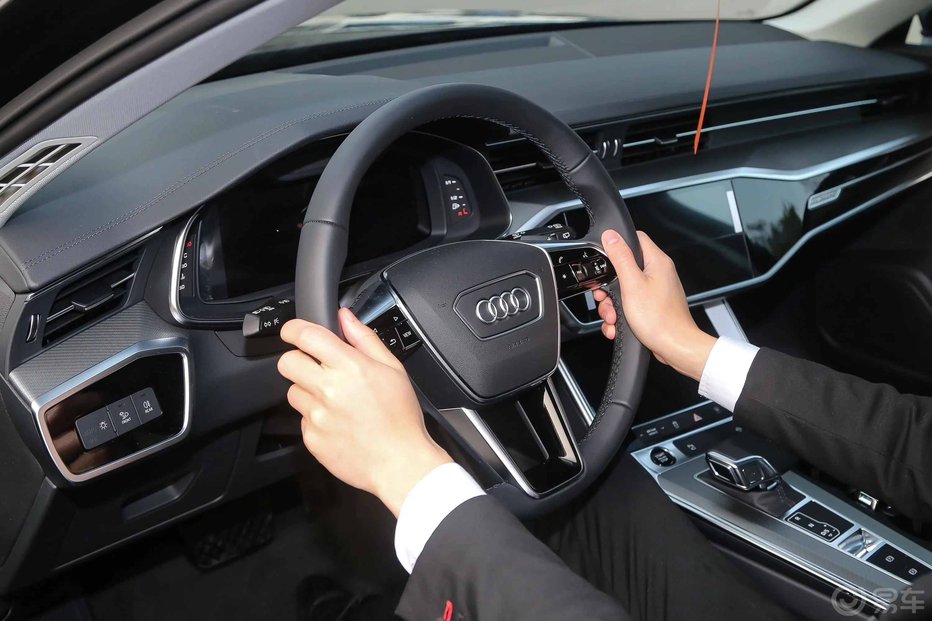 奥迪A6Avant 45 TFSI quattro 臻选动感型主驾驶位