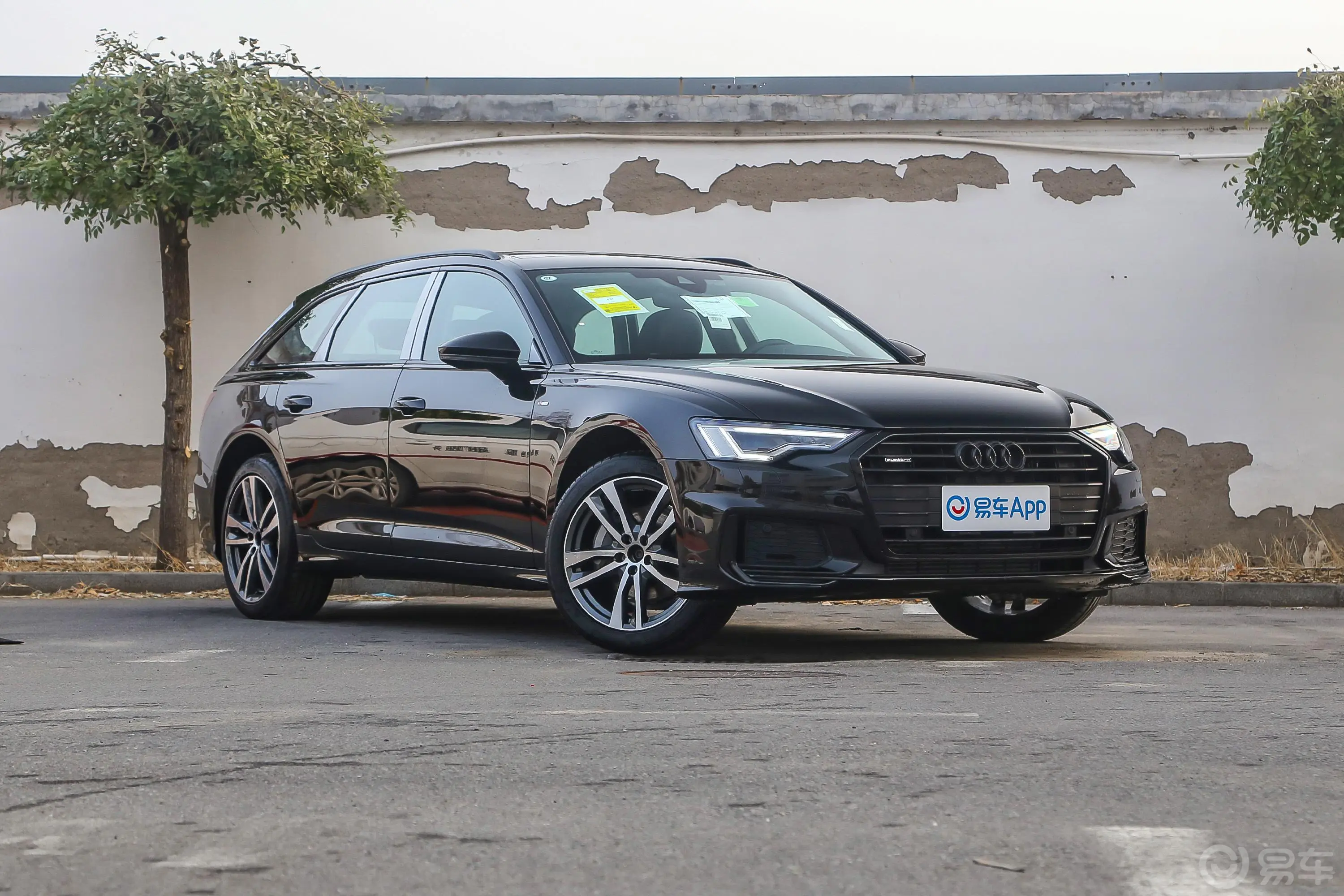 奥迪A6Avant 45 TFSI quattro 臻选动感型侧后45度车头向左水平