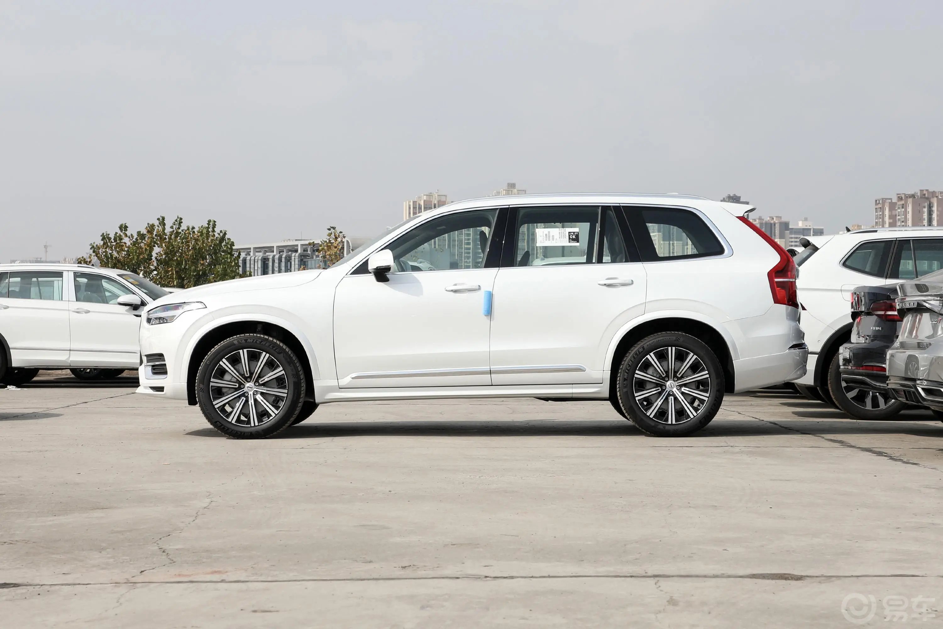 沃尔沃XC90B6 智逸豪华版 7座正侧车头向左水平