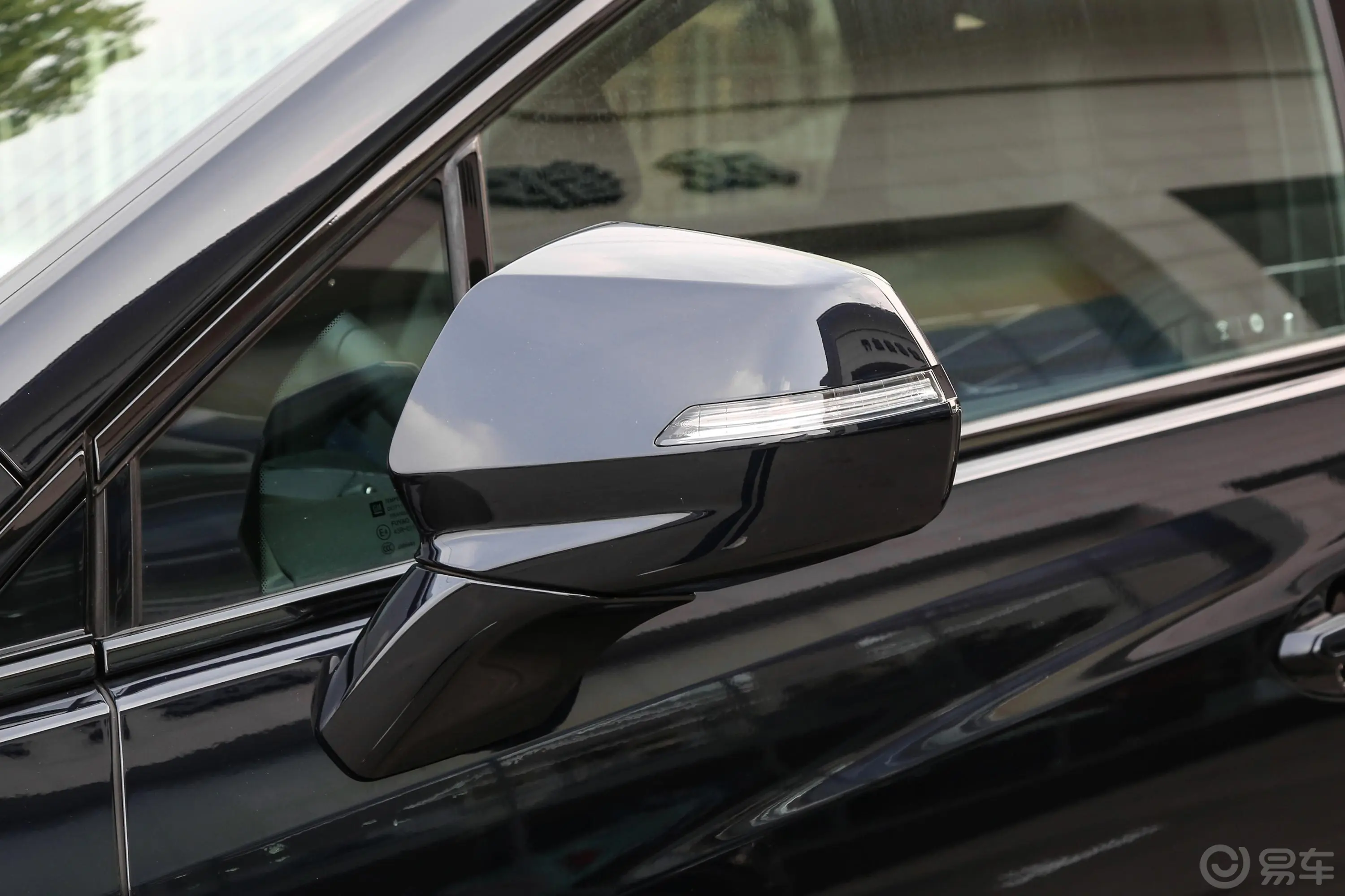 凯迪拉克XT5轻混 2.0T 四驱尊贵型至臻版主驾驶后视镜背面