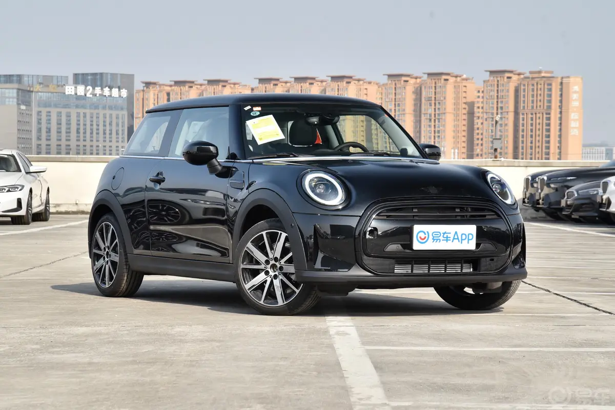 MINI1.5T COOPER 艺术家侧前45度车头向右水平