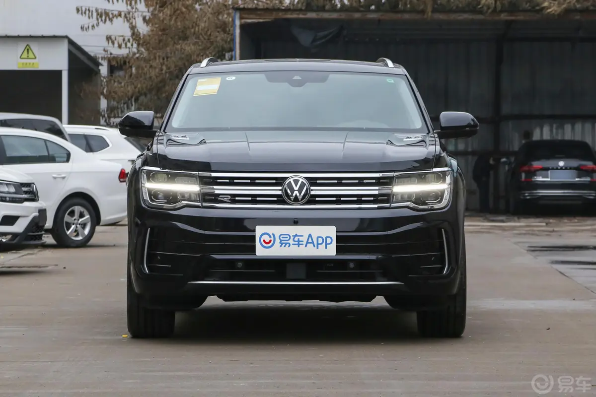 途昂X330TSI 两驱尊崇豪华版正前水平