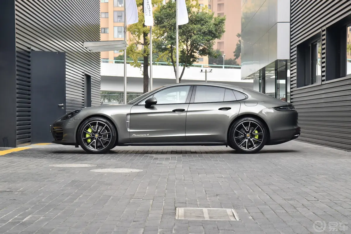 Panamera E-Hybrid改款 Panamera 4 铂金版 2.9T正侧车头向左水平