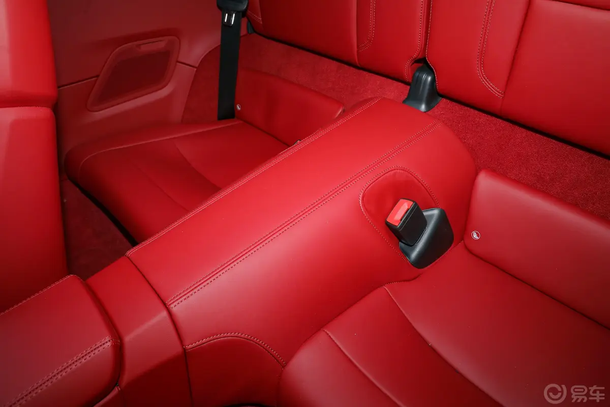 保时捷911Carrera Cabriolet 3.0T后排中央扶手
