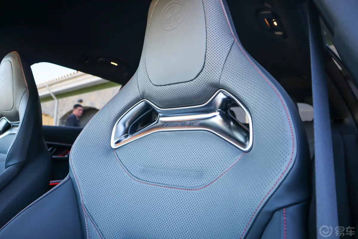 奔驰C级 AMG新能源AMG C 63 S 4MATIC 旅行车主驾驶位
