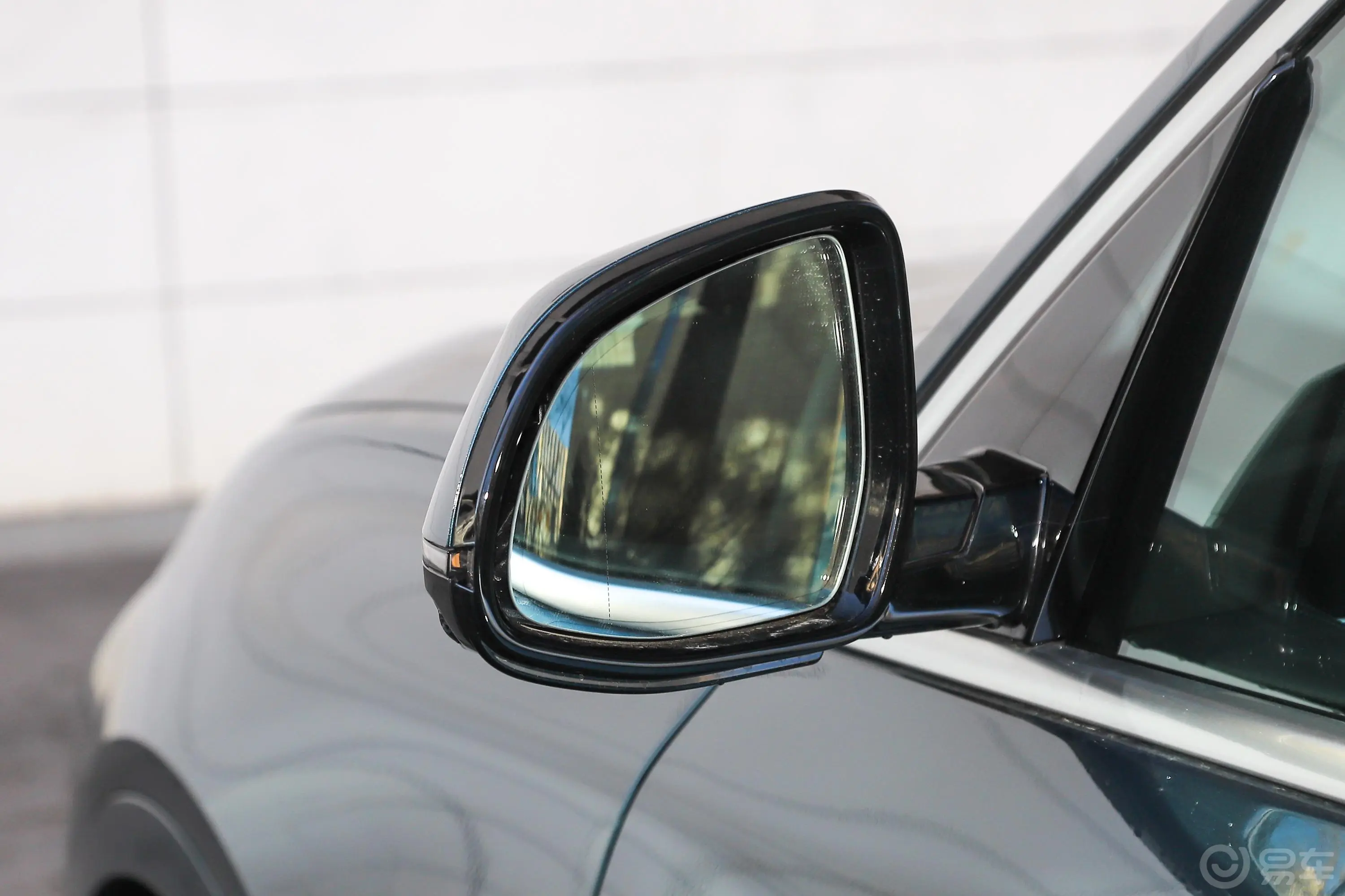 宝马X7xDrive40i 领先型 豪华套装后视镜镜面