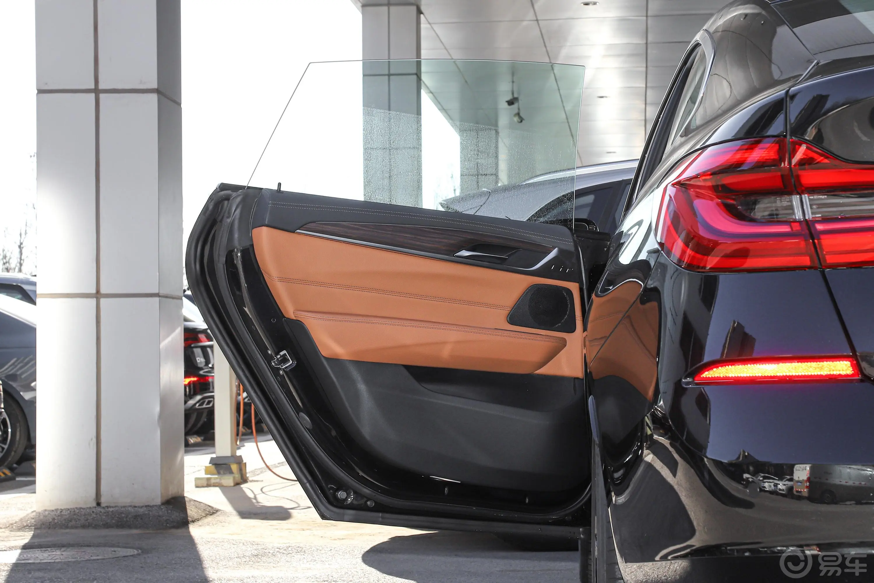 宝马6系GT630i 豪华设计套装驾驶员侧后车门