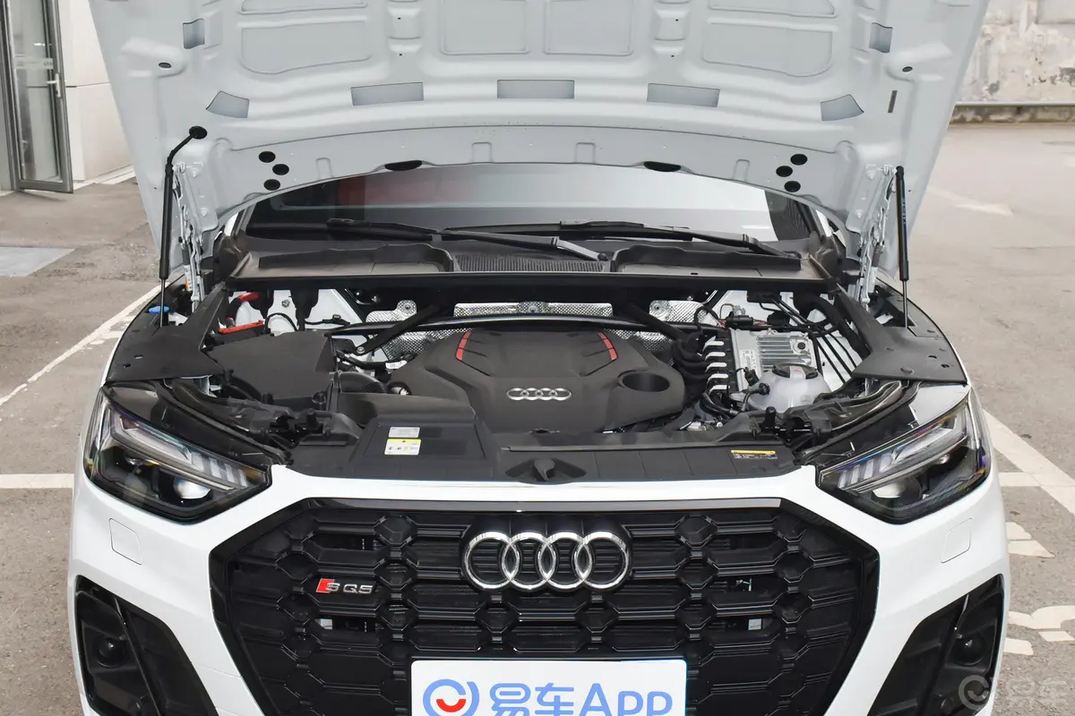 奥迪SQ53.0T quattro发动机舱整体