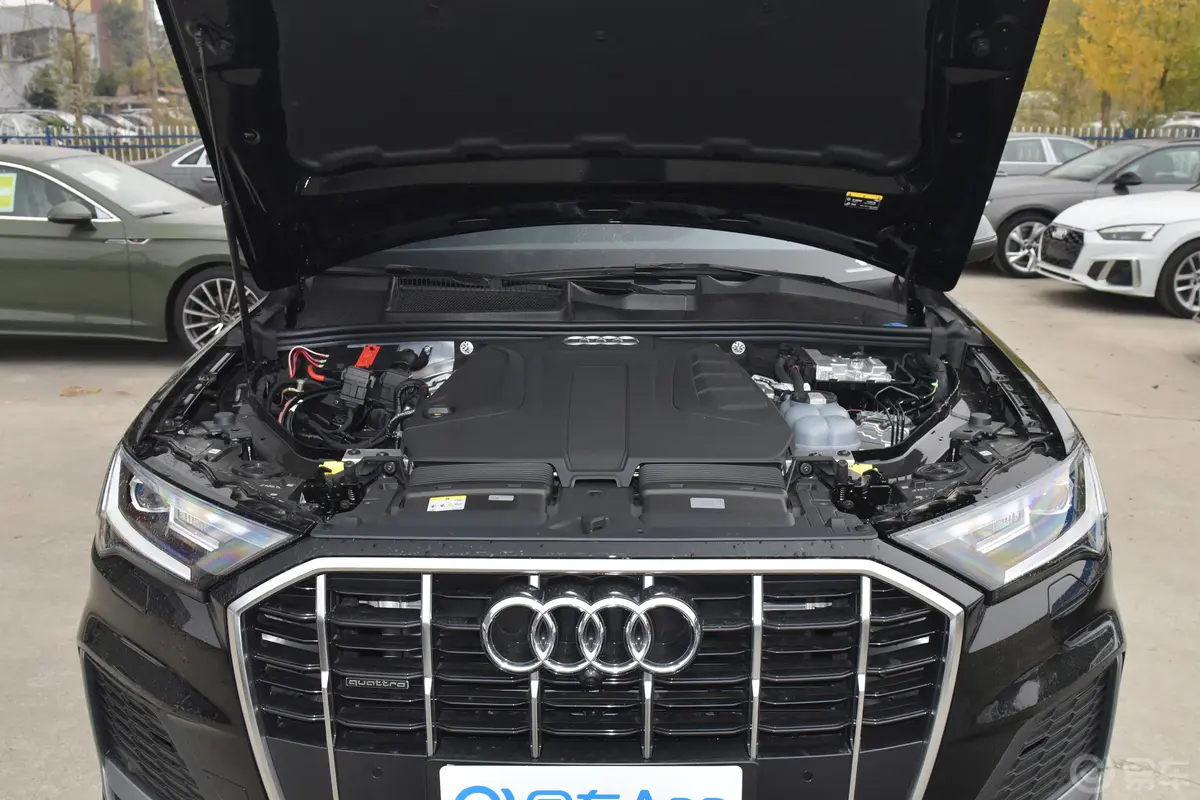 奥迪Q745 TFSI quattro S line运动型发动机舱整体