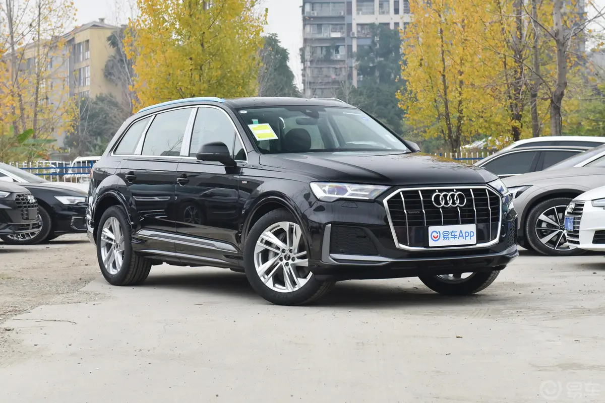 奥迪Q745 TFSI quattro S line运动型侧前45度车头向右水平