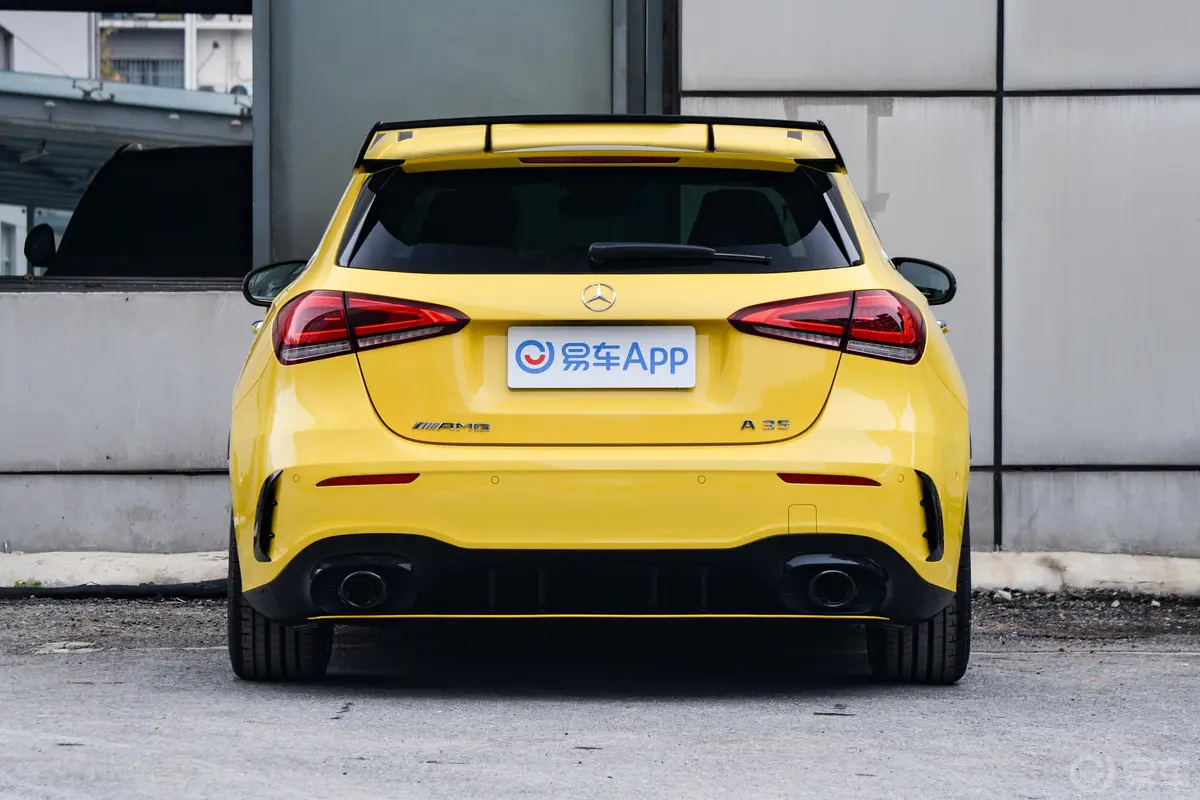 奔驰A级 AMG(进口)AMG A 35 4MATIC灿日特别版正后水平