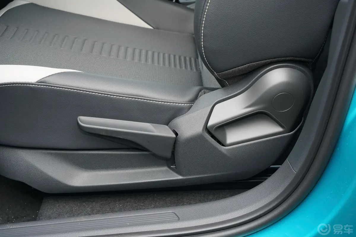 PoloPlus 1.5L 自动潮酷智尊版主驾座椅调节