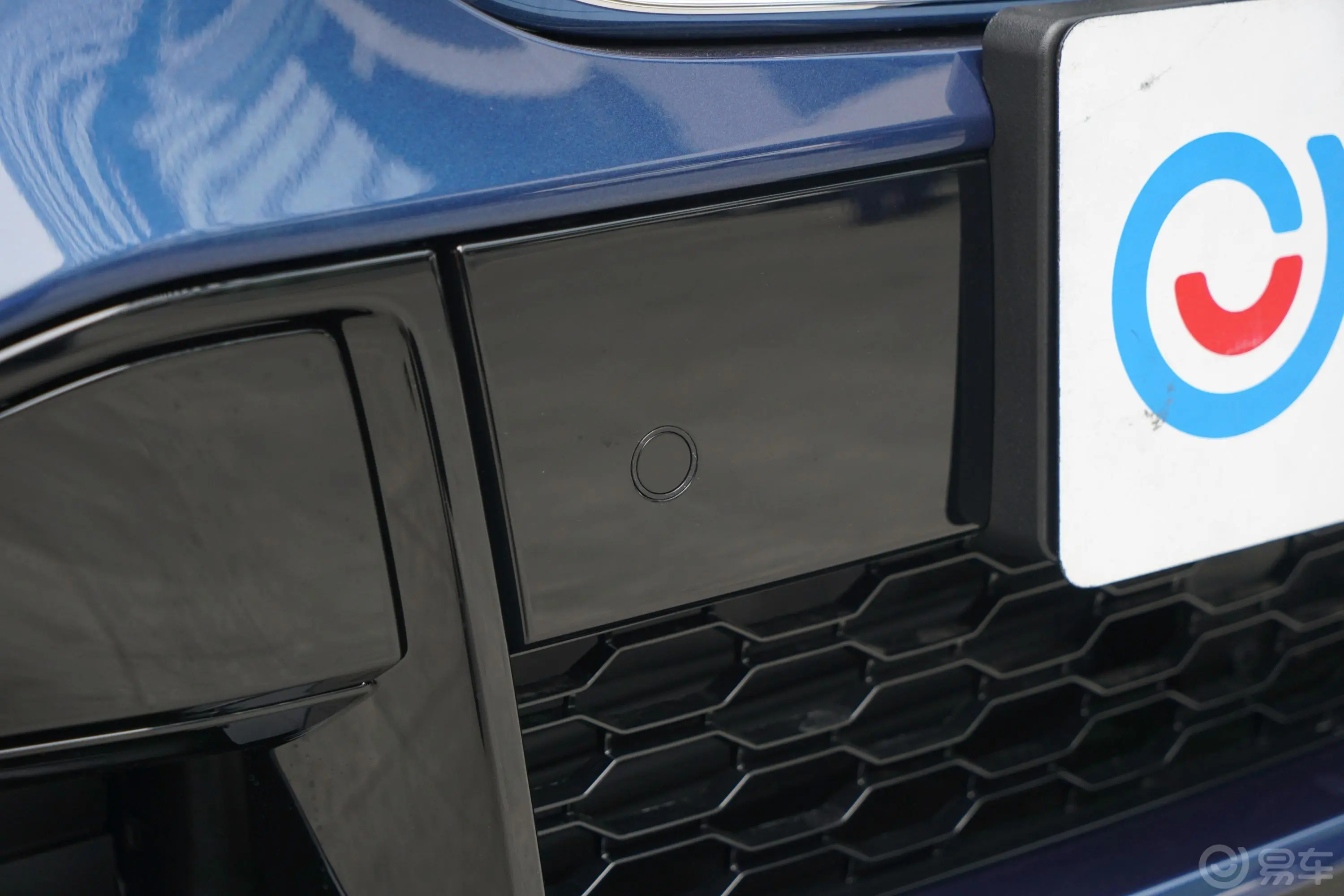 宝马X5改款 xDrive30Li 尊享型M运动套装车前雷达
