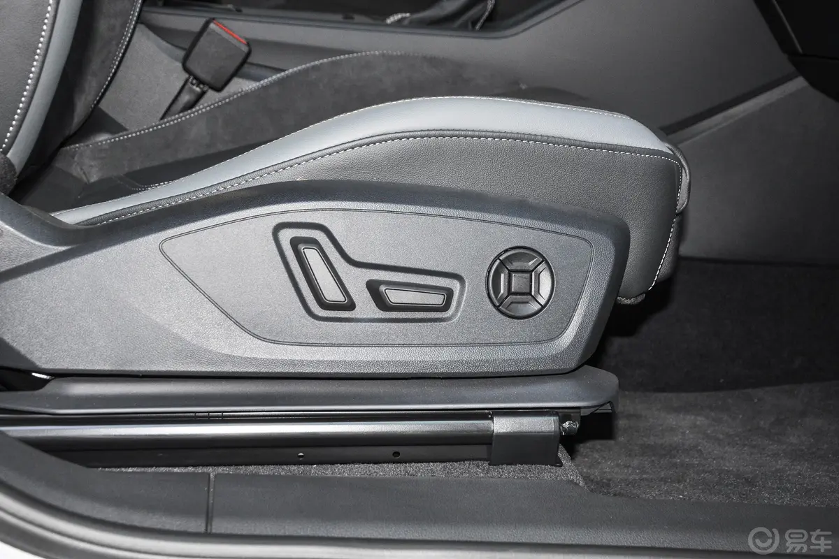 奥迪Q3 Sportback35 TFSI 进取型副驾座椅调节
