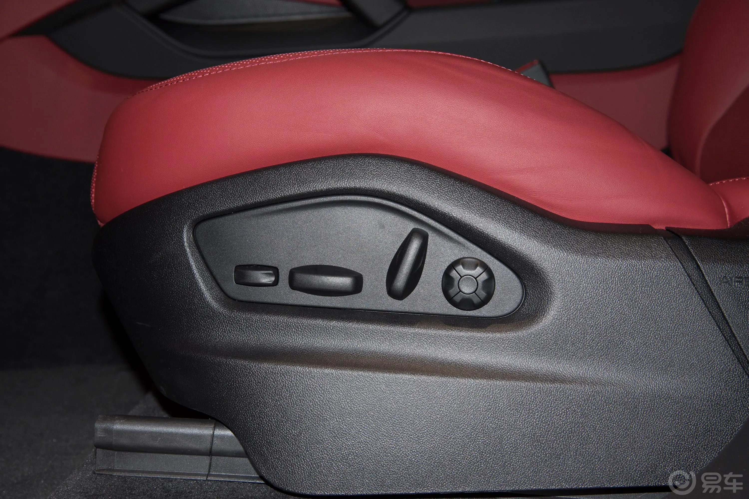 Cayenne E-HybridCayenne Coupé 2.0T 铂金版主驾座椅调节
