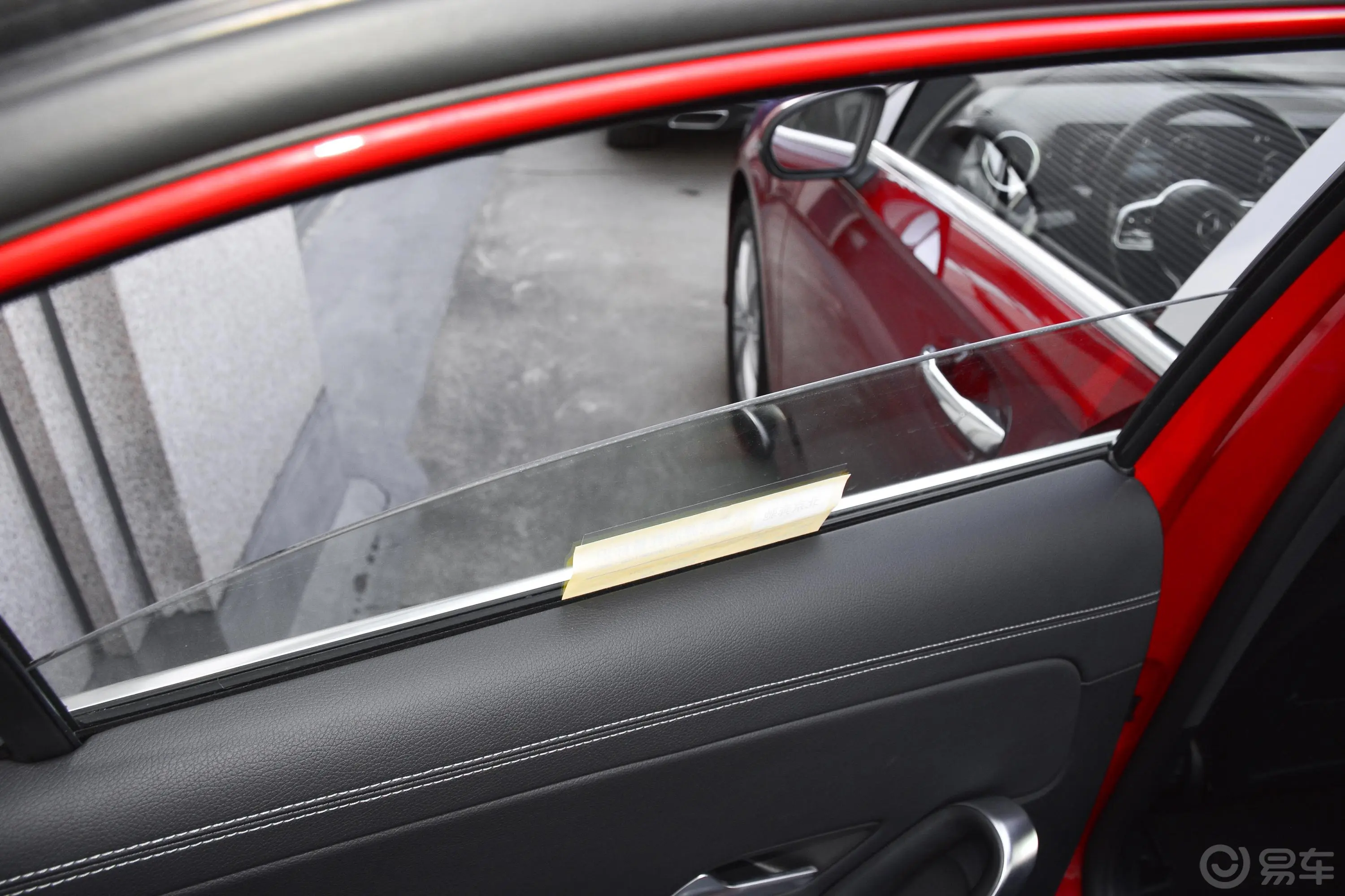 奔驰A级A 200 L 运动轿车动感型后排玻璃材质特写