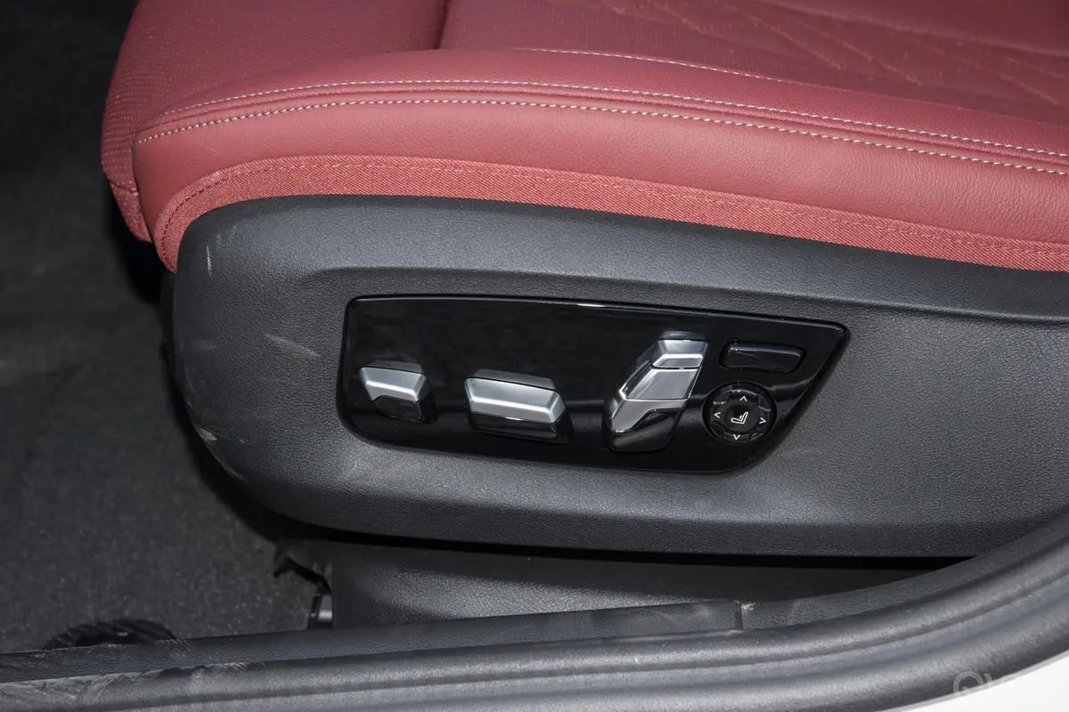 宝马5系改款三 530Li 行政型 M运动套装主驾座椅调节