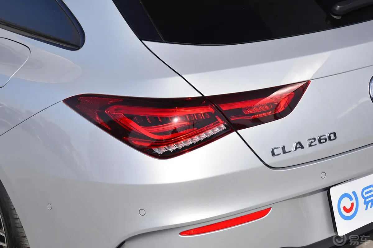 奔驰CLA级CLA 260 4MATIC 五门猎跑车尾灯侧45度俯拍