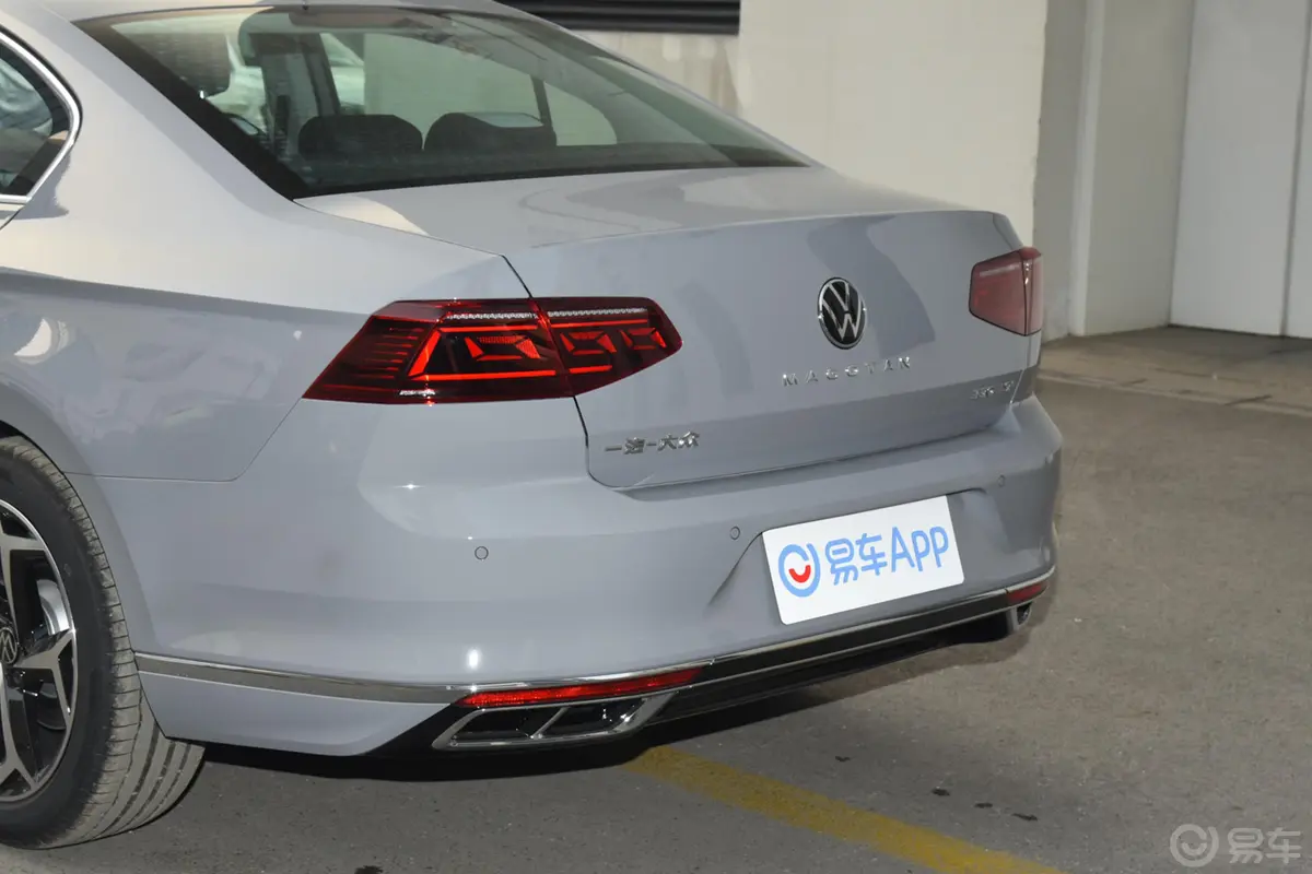 迈腾200万辆纪念版 330TSI 豪华型车尾特写