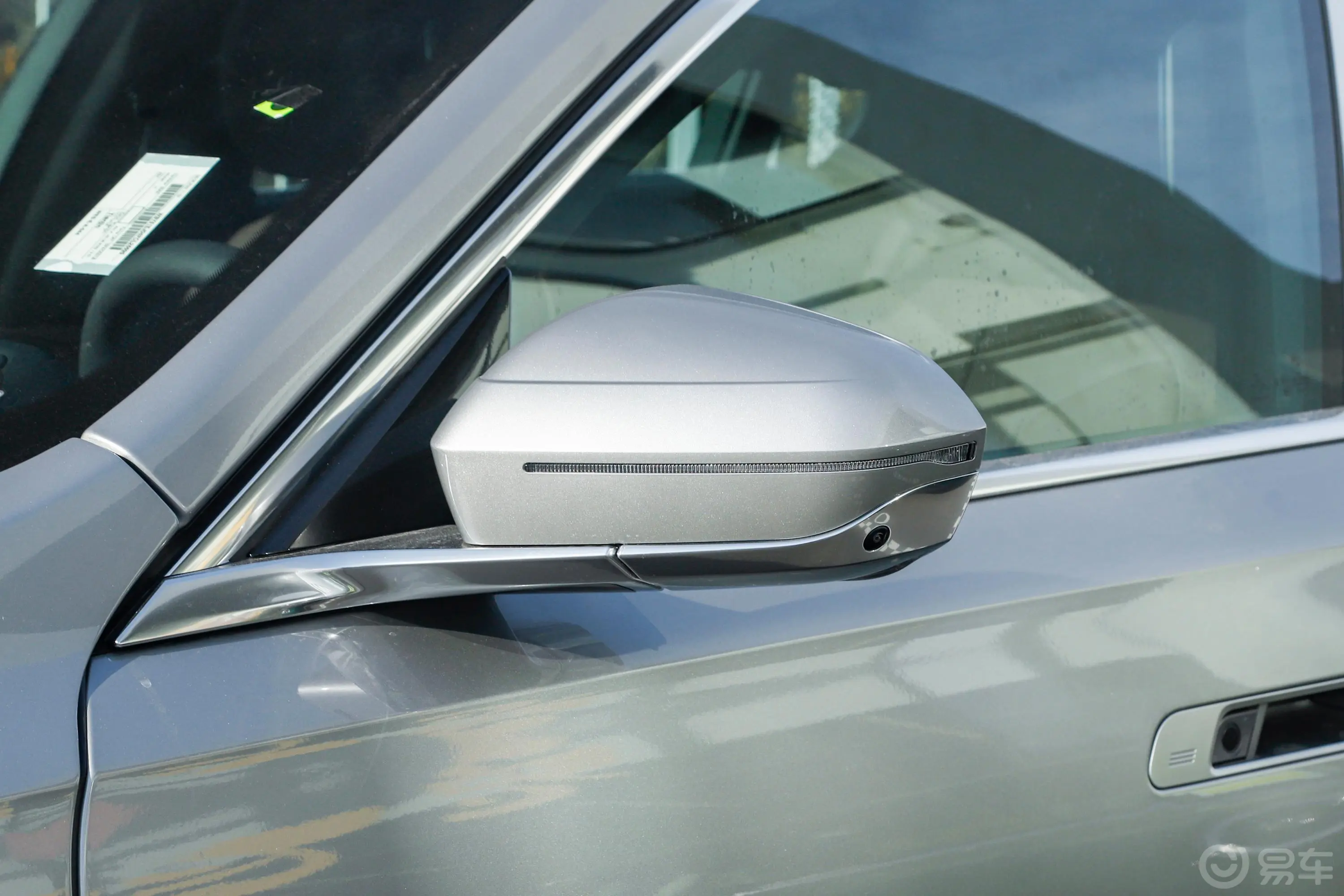宝马i7xDrive60L 豪华套装主驾驶后视镜背面