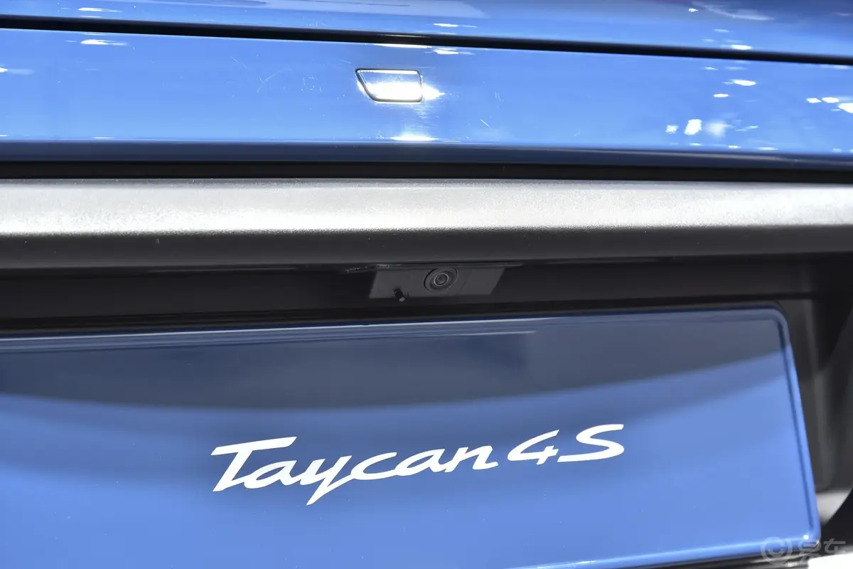 TaycanTaycan 4S Cross Turismo外观