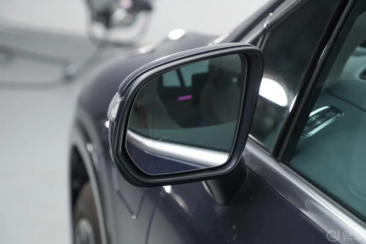 奔驰EQS SUV450 4MATIC 豪华版后视镜镜面