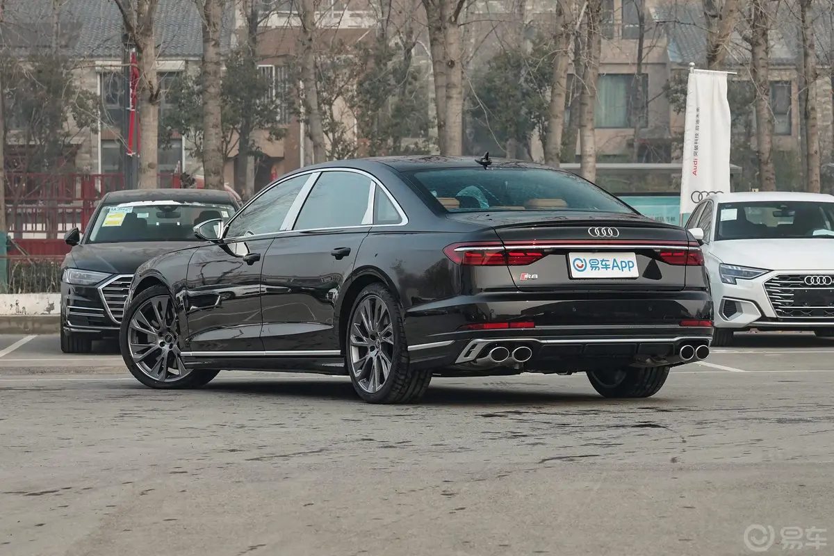 奥迪S8S8L 4.0TFSI quattro侧后45度车头向左水平