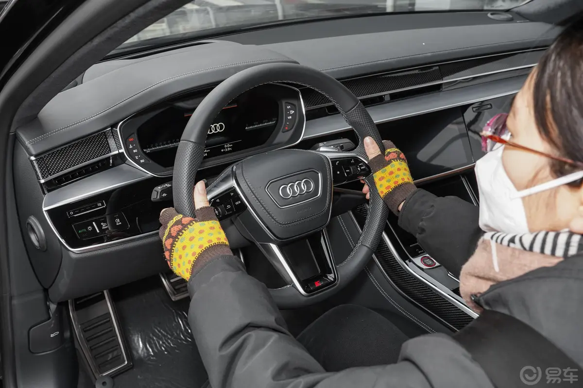 奥迪S8S8L 4.0TFSI quattro主驾驶位