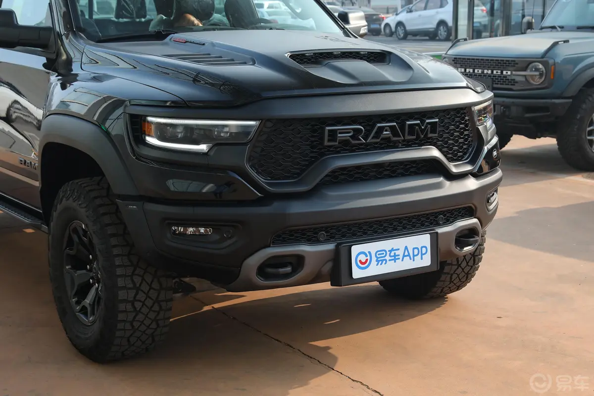 RAM Trucks1500TRX前格栅侧俯拍