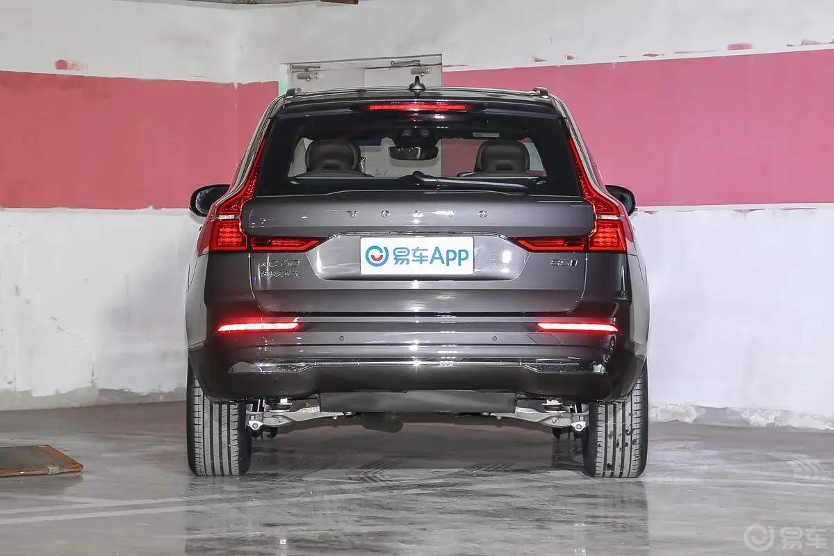 沃尔沃XC60B5 四驱智远豪华版正后水平