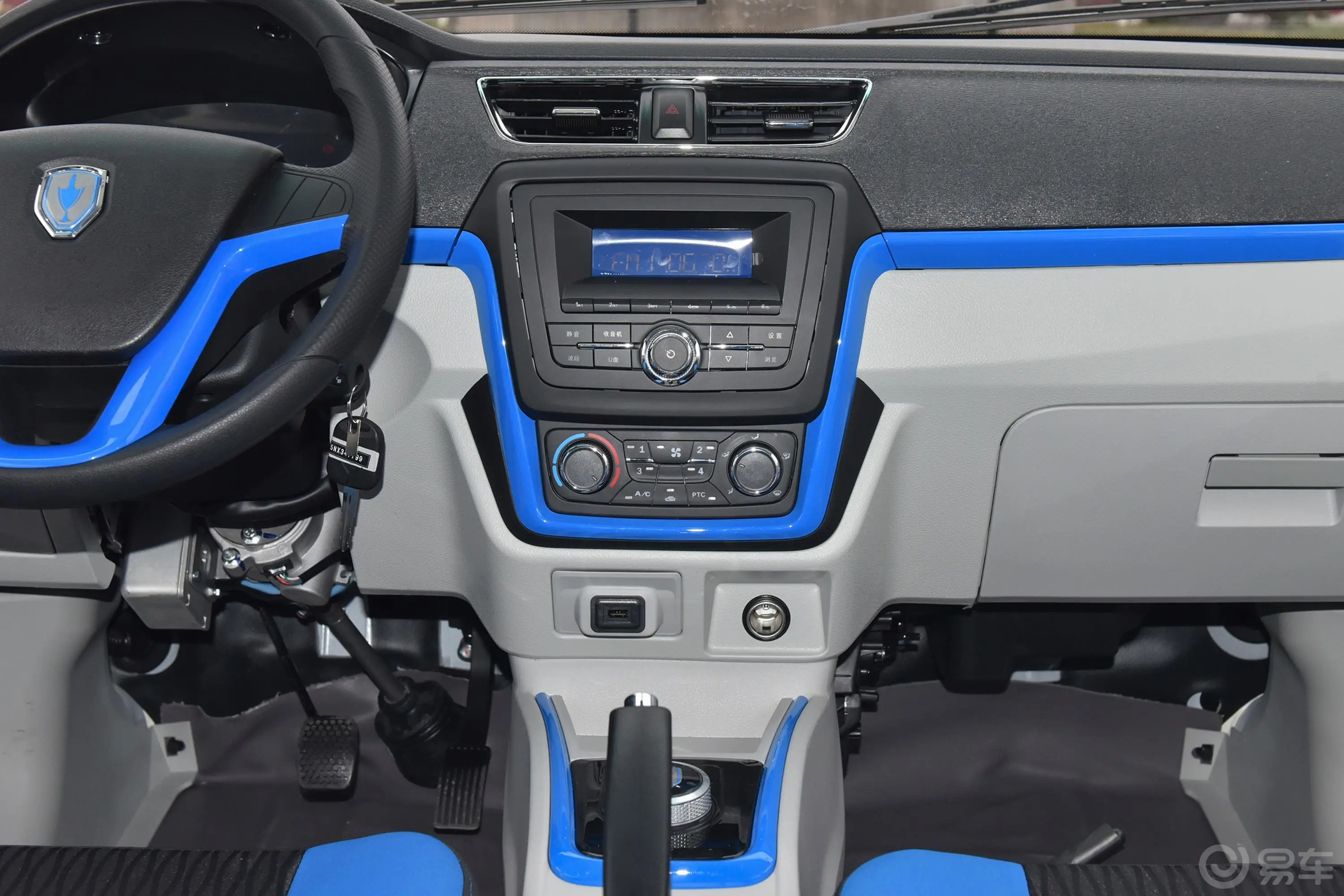 金杯新能源新海狮EV305km 舒适型中控台整体