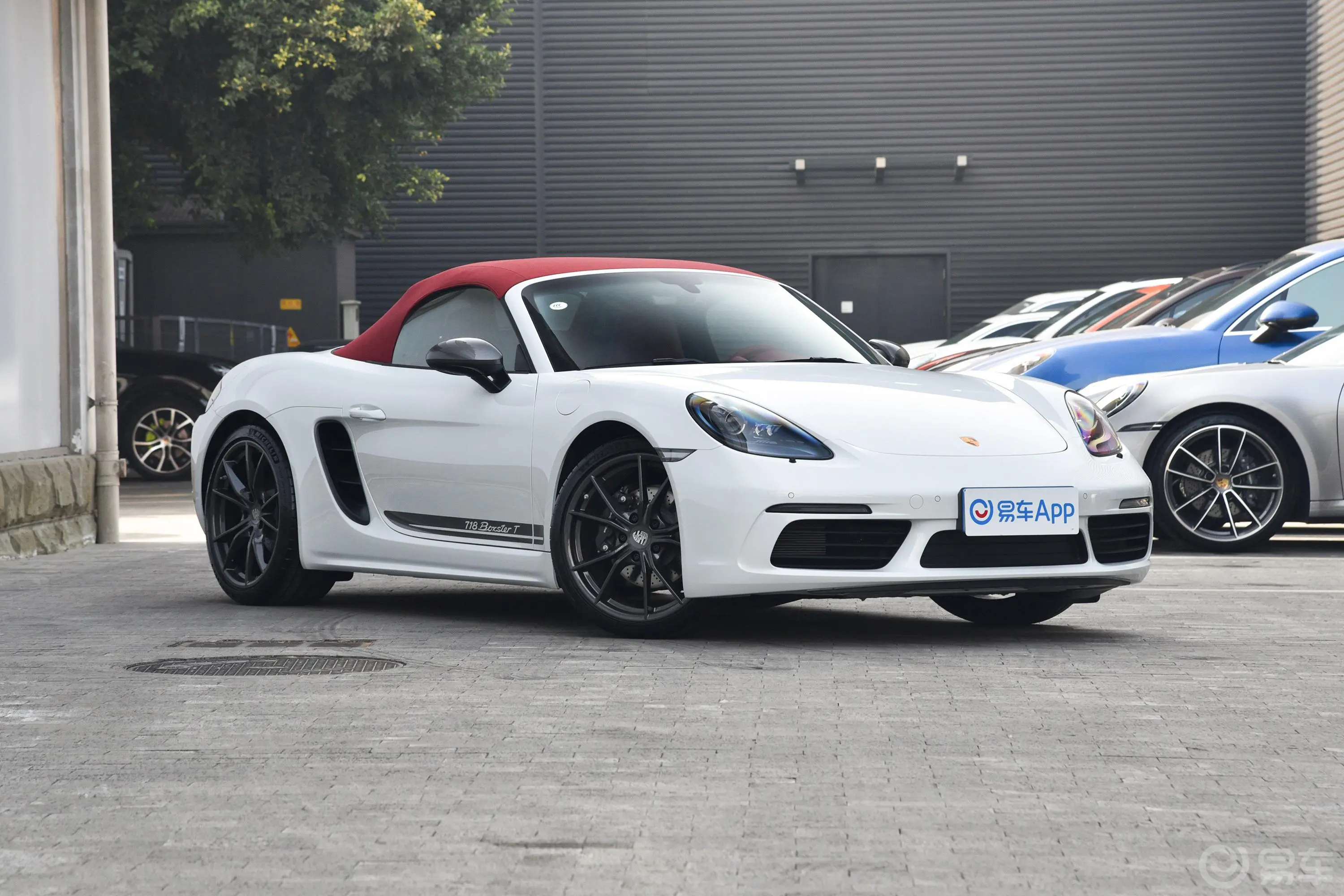 保时捷718Boxster T 2.0T大灯侧45度俯拍