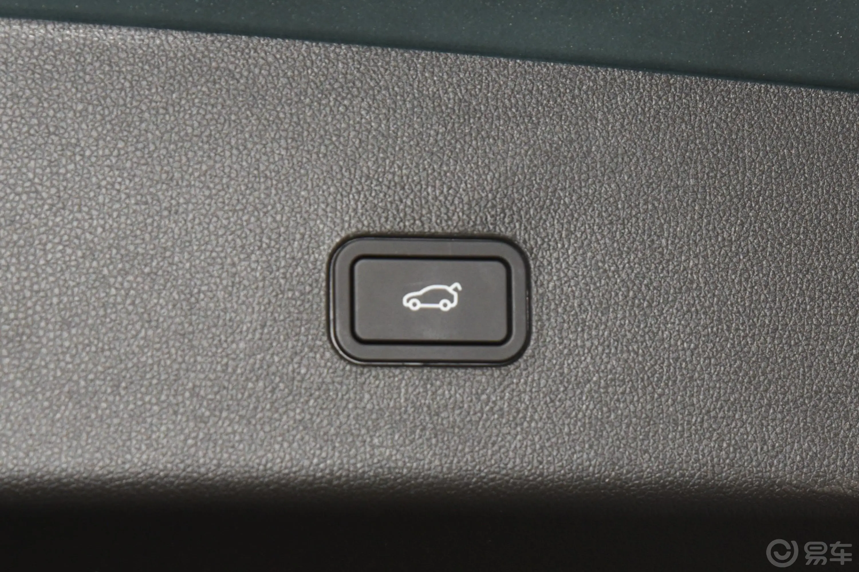 小鹏G9650 上市纪念版电动尾门按键（手动扶手）