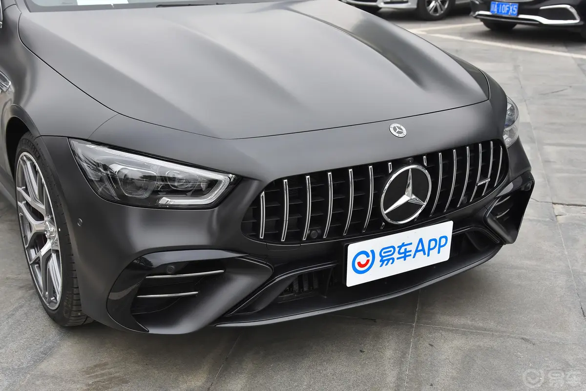 奔驰GT AMGAMG GT 50 4MATIC+ 四门跑车前格栅侧俯拍