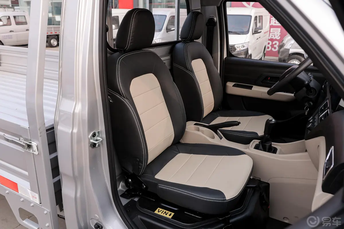 新豹T3 PLUS东安1.6L 3.10米单排旗舰版副驾驶座椅