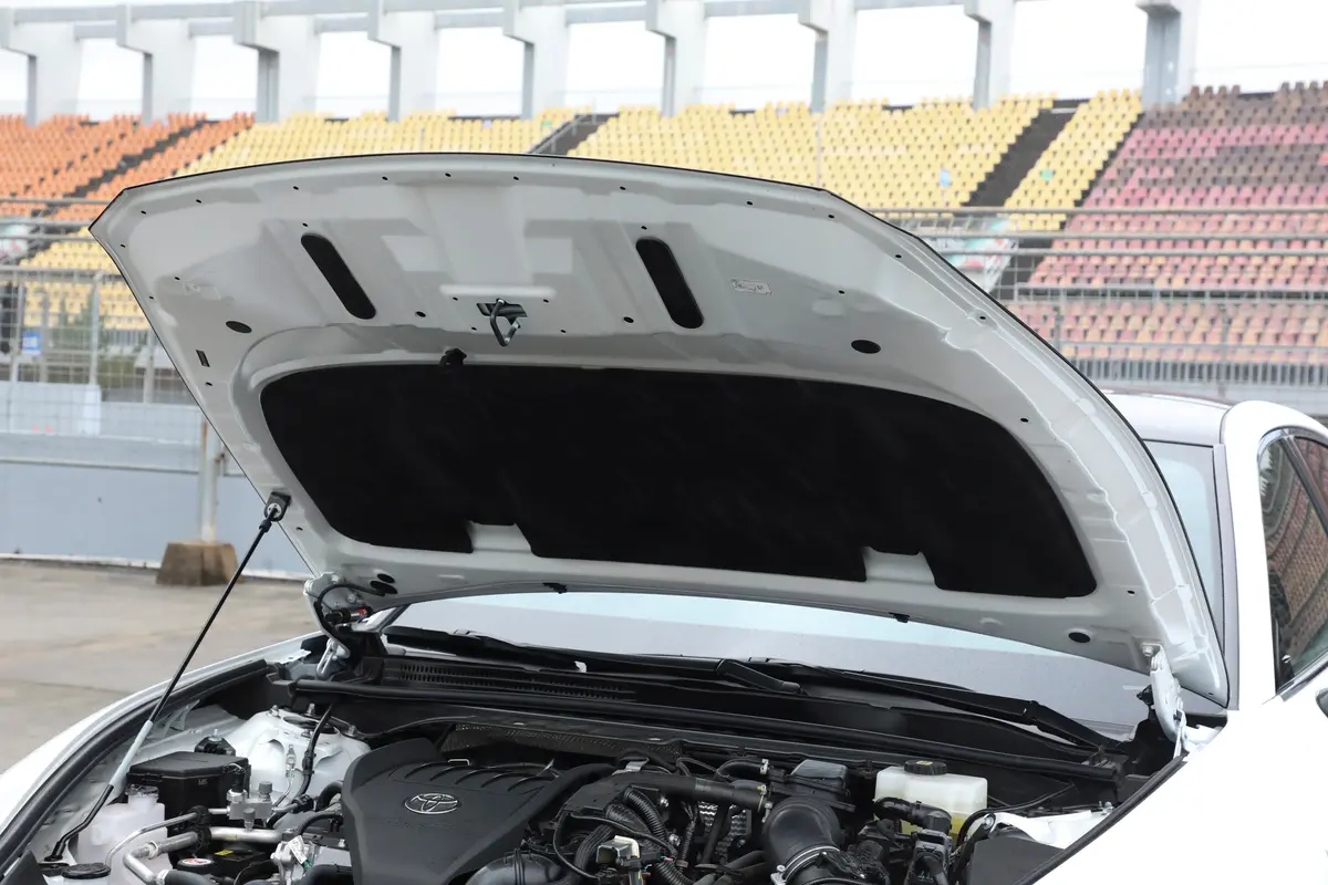皇冠SportCross双擎 2.4T 四驱至尊版外观